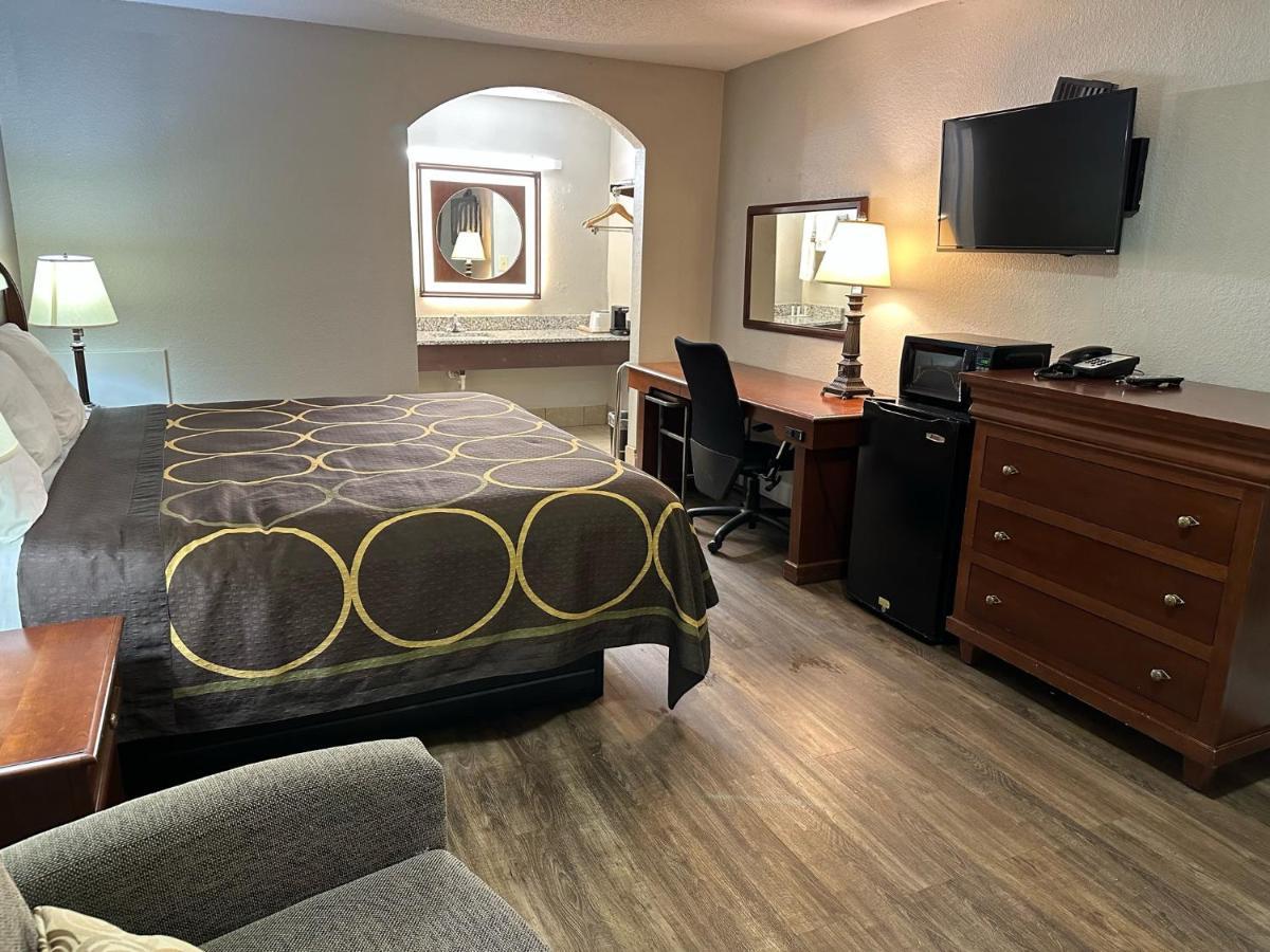 Nation's Of Wake County - Crabtree Motel 2*
